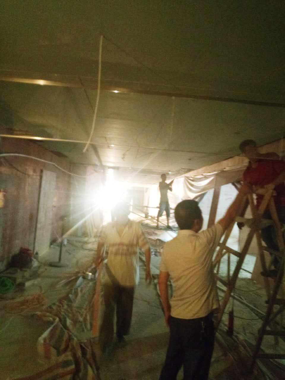 忠州建瑪特建材城B1棟公共區(qū)域室內裝修進度匯報——封石膏板